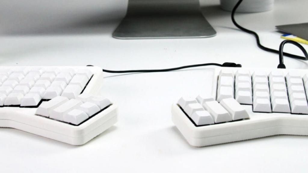 ErgoDox EZ, el teclado opensource que se ajusta como tu quieras