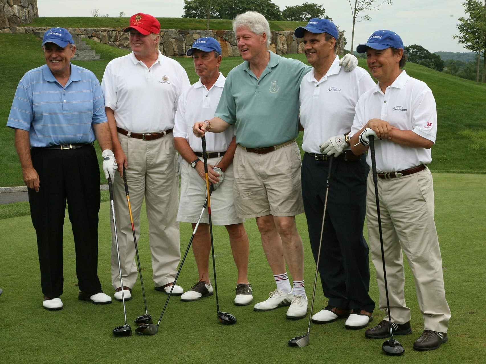 Giuliani, Trump, Bloomberg, Clinton y Crystal, en el Trump National Golf Club en  2008.