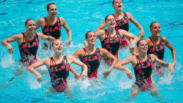 El equipo español de natación sincronizada compite en el Preolímpico.