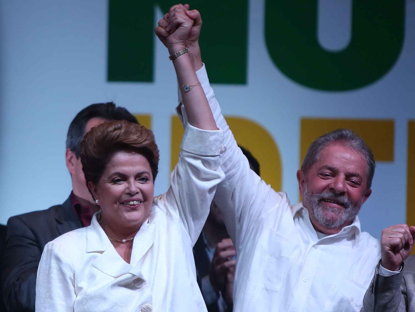 Dilma Rousseff celebra en 2014 junto a Lula da Silva su reelección como presidenta.