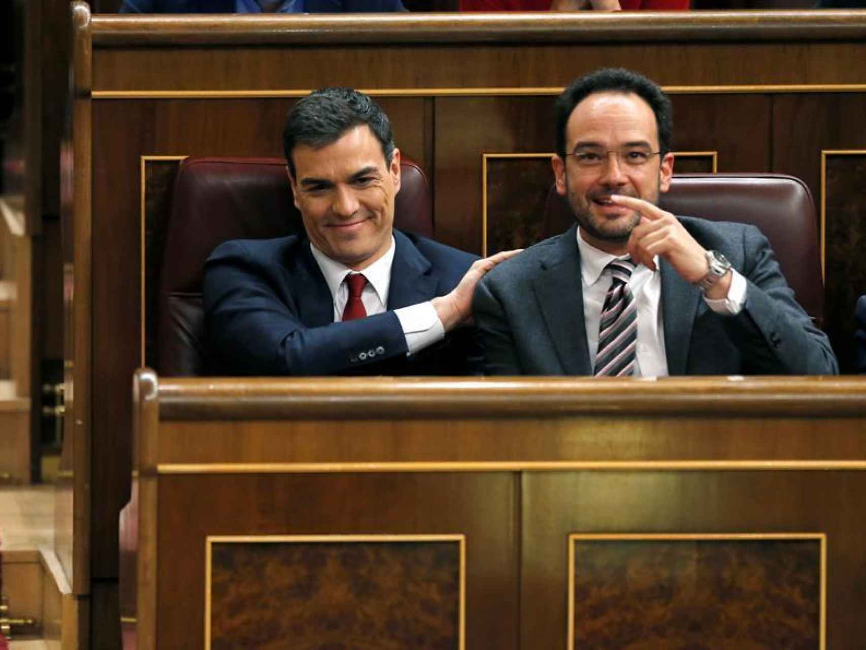 Pedro Sánchez y Antonio Hernando, la semana pasada en el Congreso