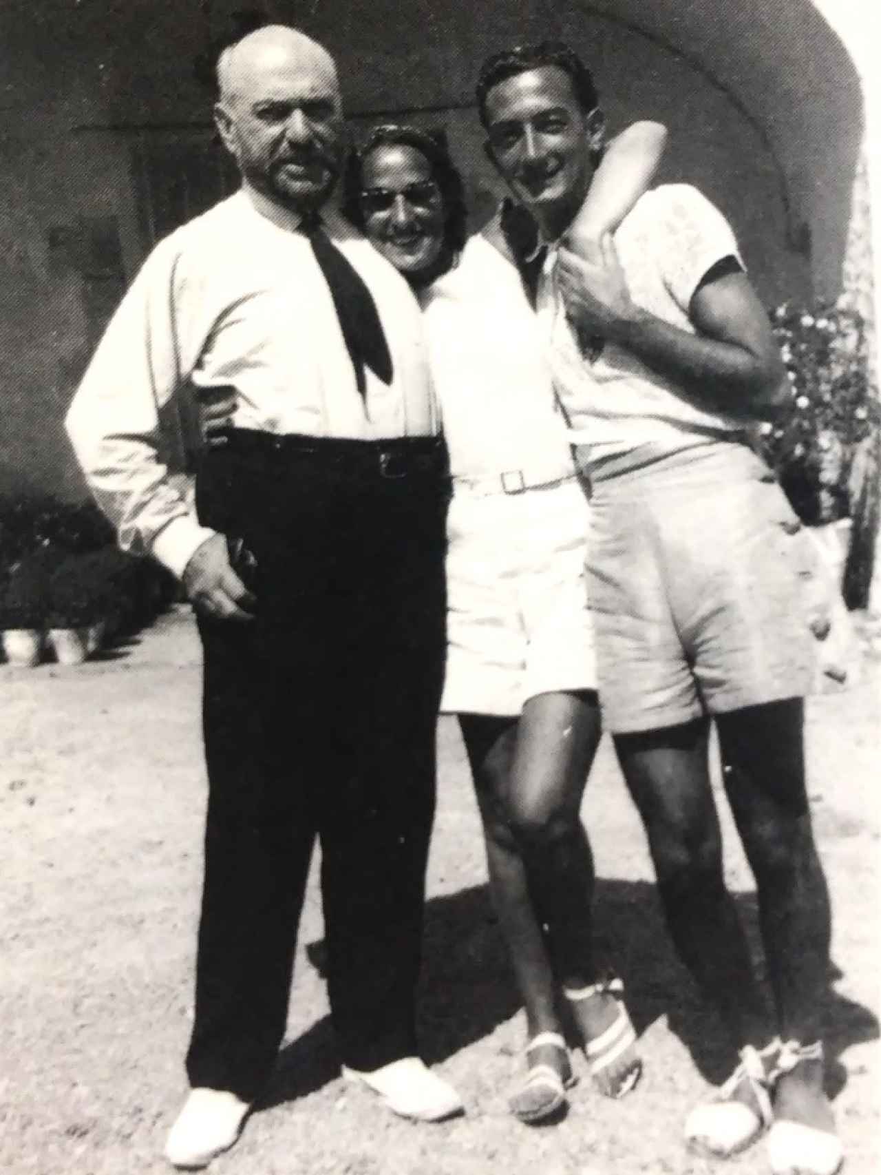 Sert, Gala y Dalí, en la Costa Brava, en 1934.