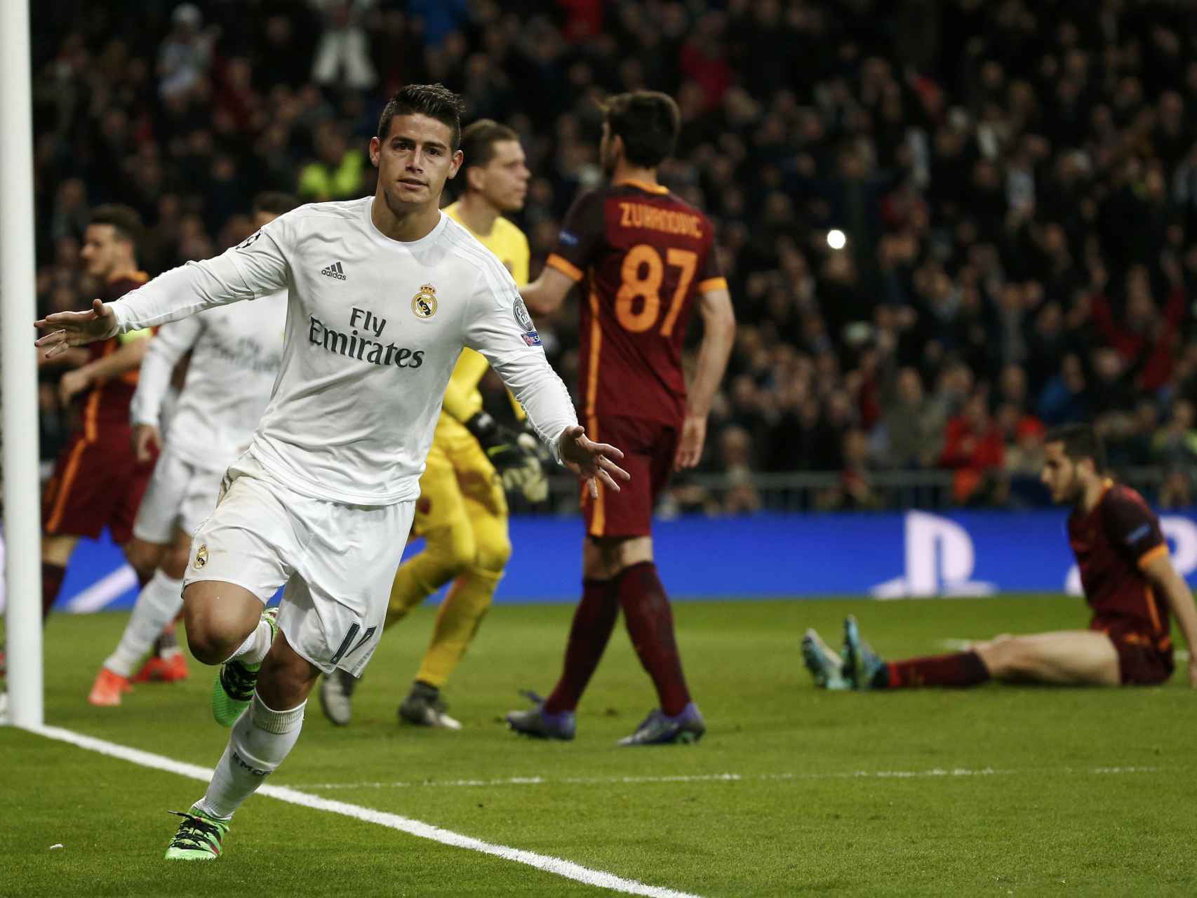 James celebra su gol con el Real Madrid.