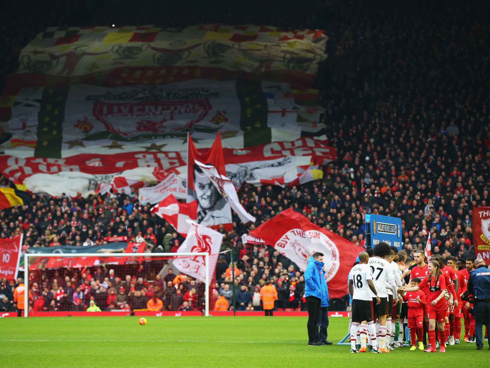 The Kop, durante el último Liverpool-United de la Premier League.