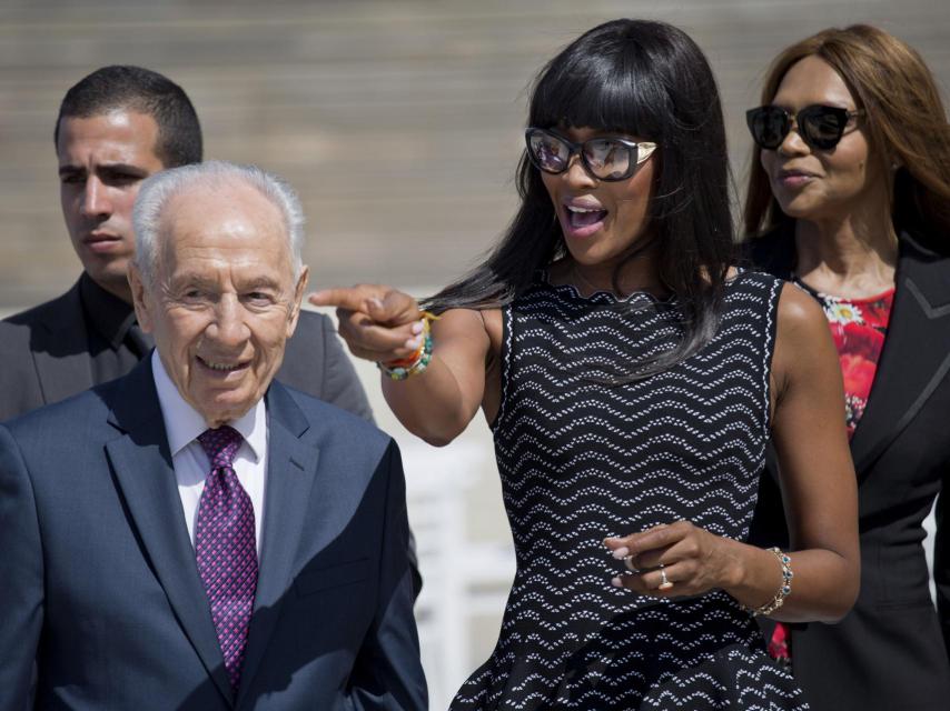 Naomi Campbell con Shimon Peres