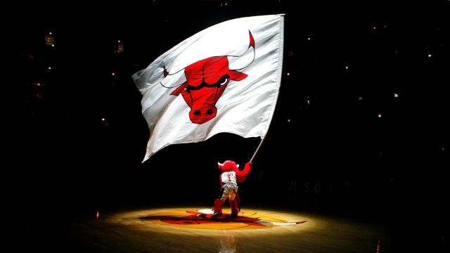 La mascota de los Chicago Bulls en una de las presentaciones del equipo.