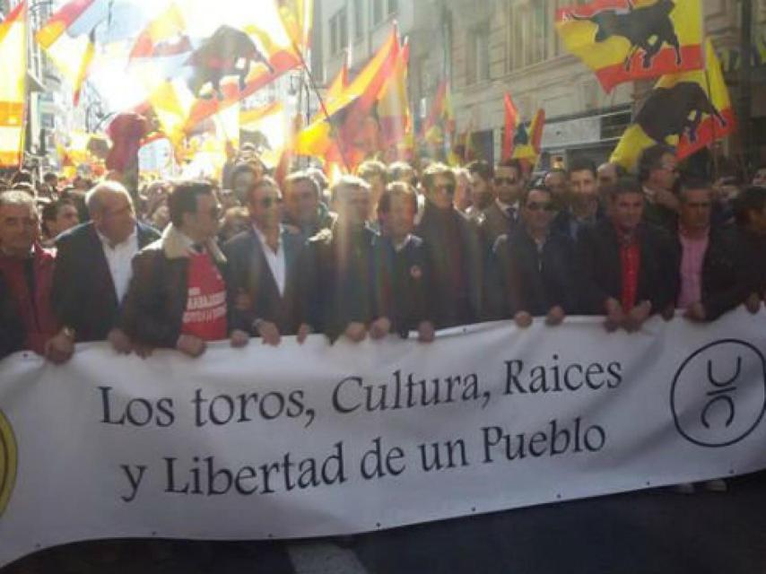 La cabeza de la manifestación taurina este domingo, en Valencia.