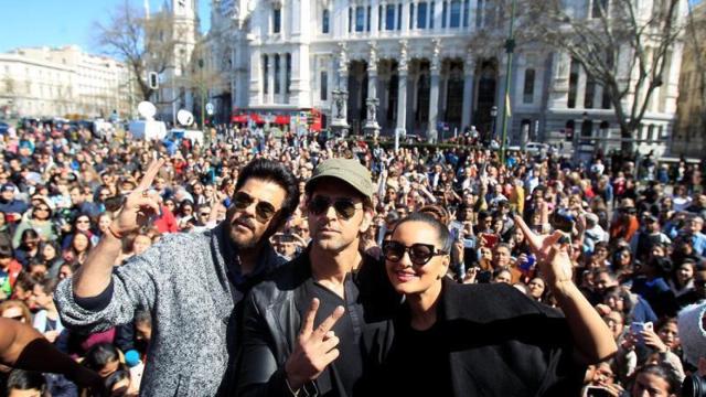 Las estrellas del cine en un 'flashmob' en el paseo del Prado.