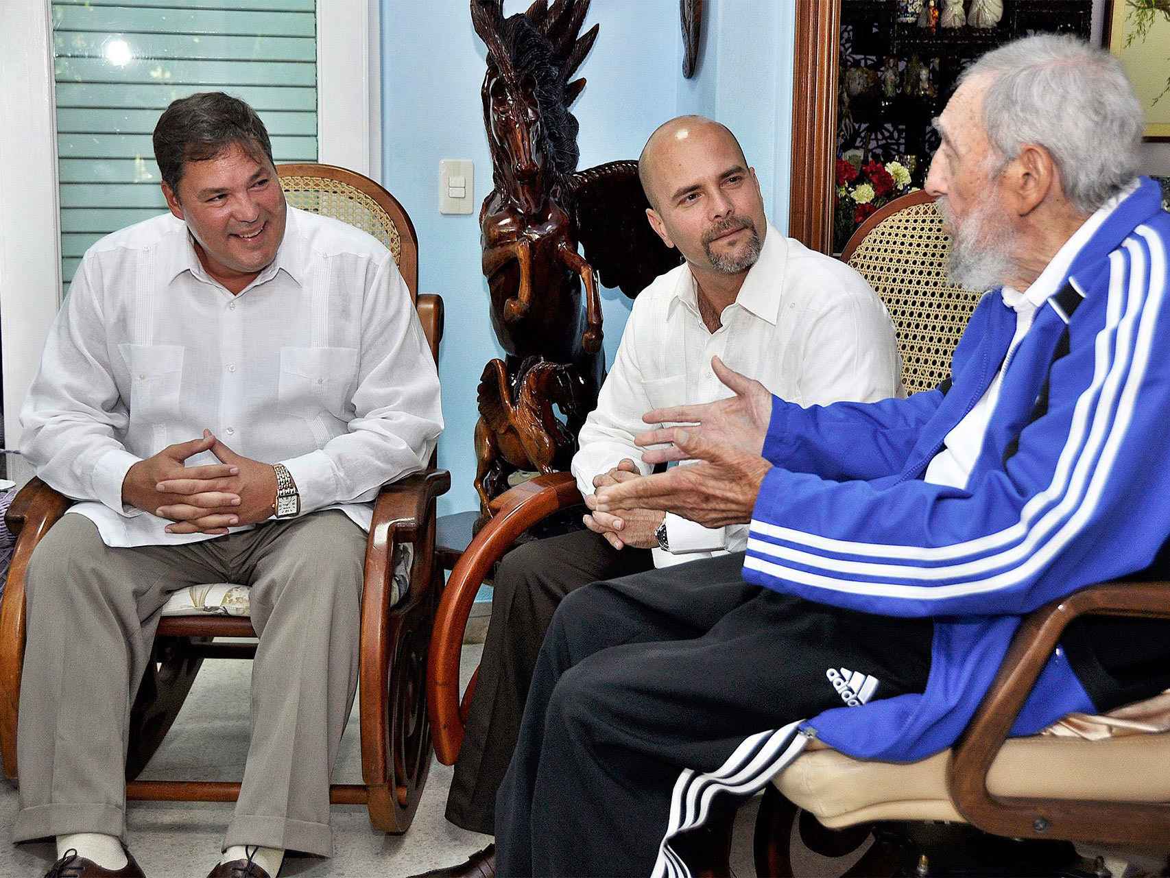Fidel Castro habla con Hernández y Ramón Labanino, otro de los encarcelados.