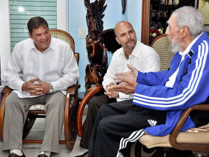 Fidel Castro habla con Hernández y Ramón Labanino, otro de los encarcelados.