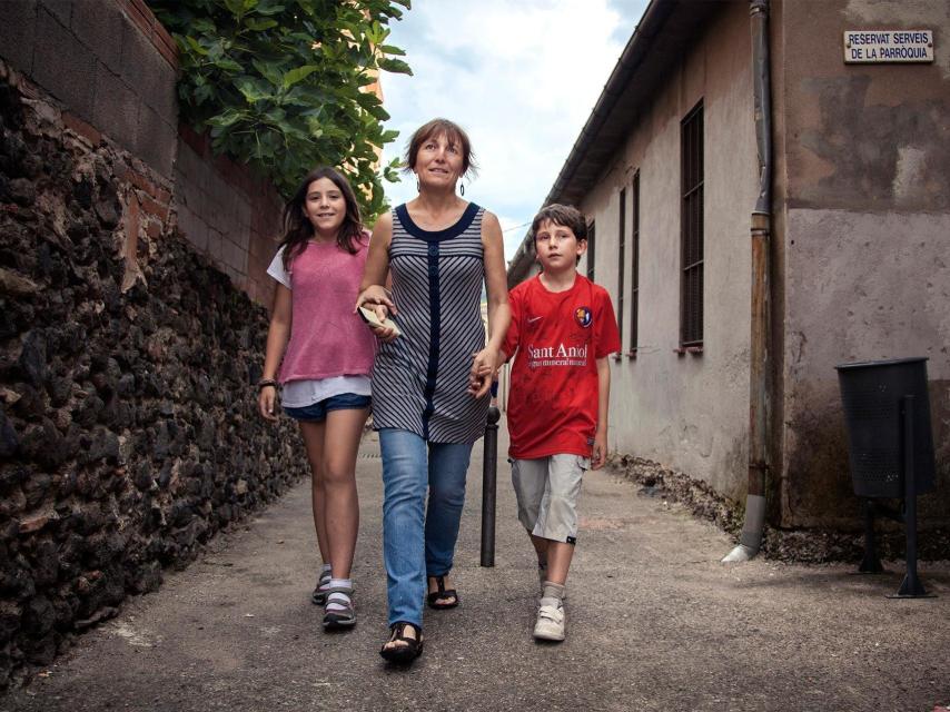 Pere, junto a su madre y su hermana.