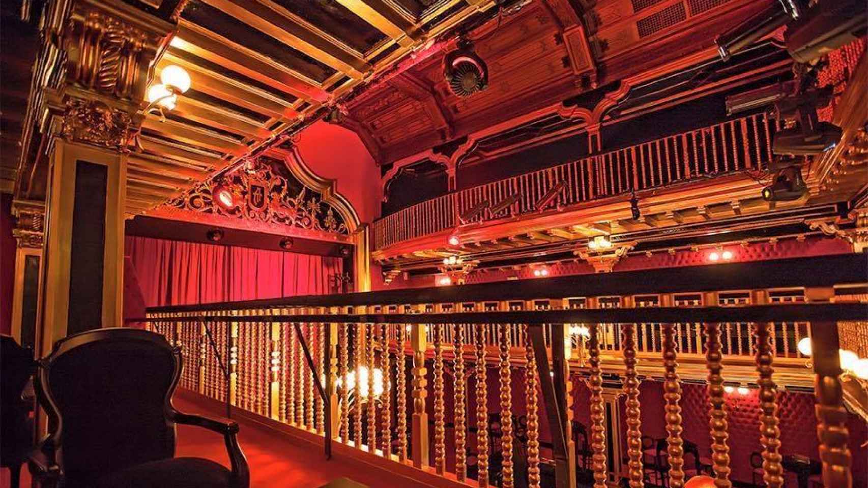 Interior del teatro en el que cada viernes se celebra Cha Chá Club