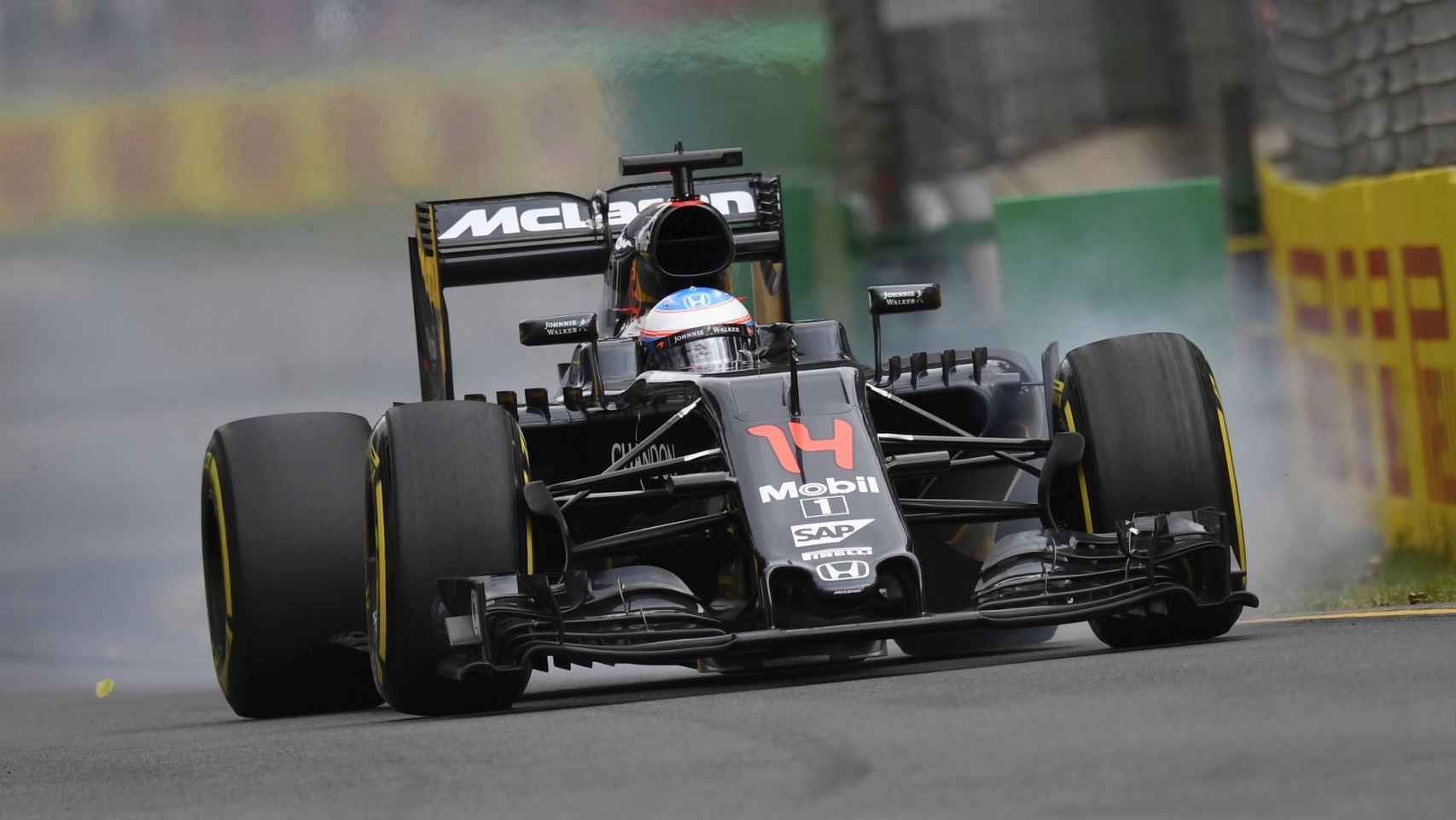El McLaren de Alonso en los primeros entrenamientos del GP de Australia