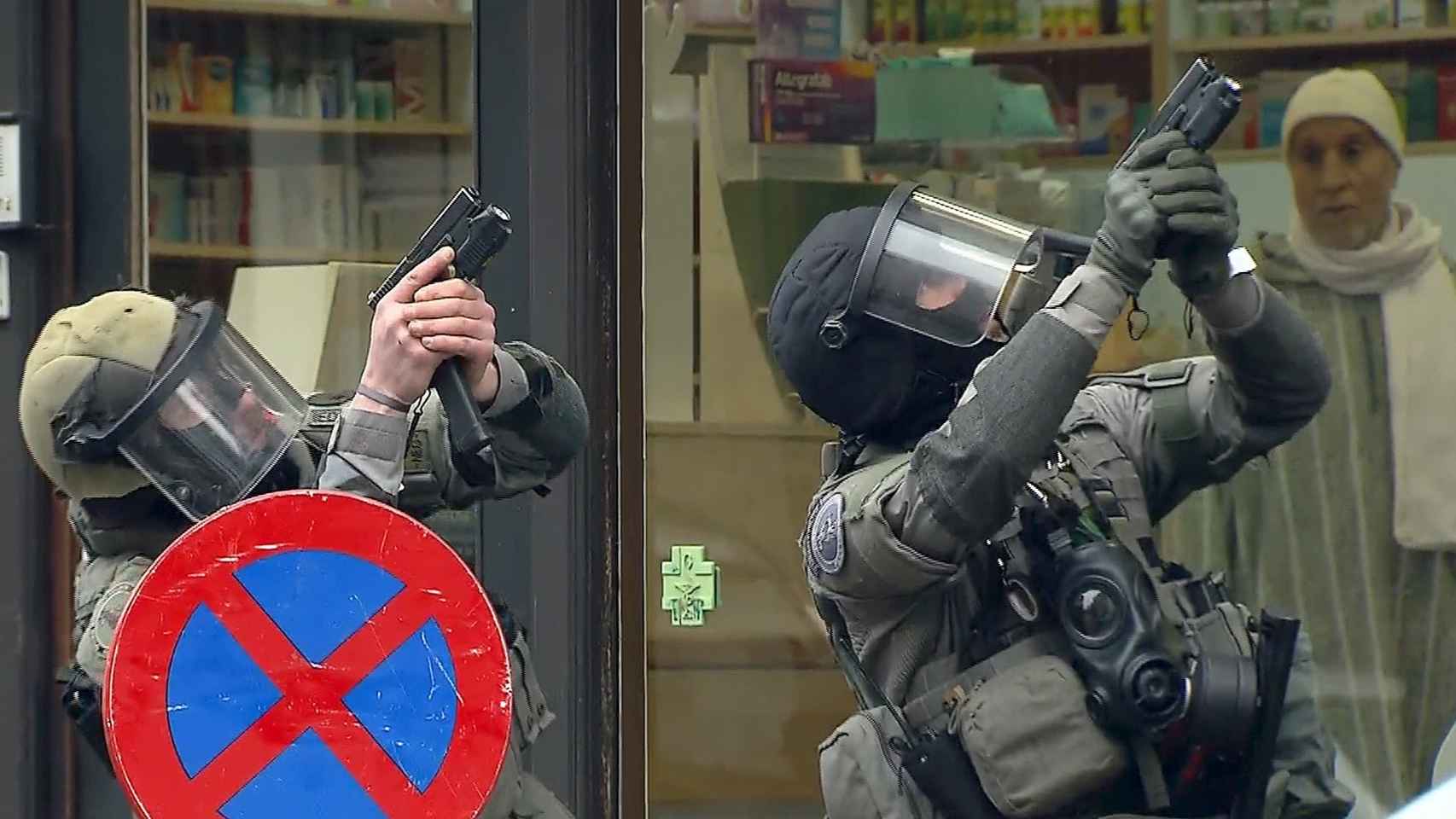 Las fuerzas de seguridad belgas durante la operación para detener a Abdeslam