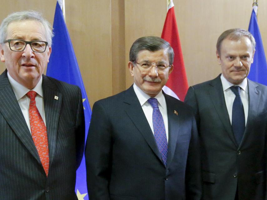 Tusk y Juncker han negociado toda la mañana con el primer ministro turco Davutoglu