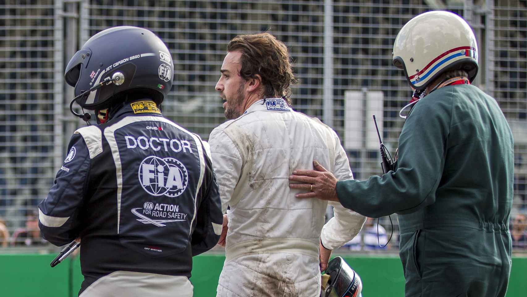 Alonso abandona la pista en Melbourne.