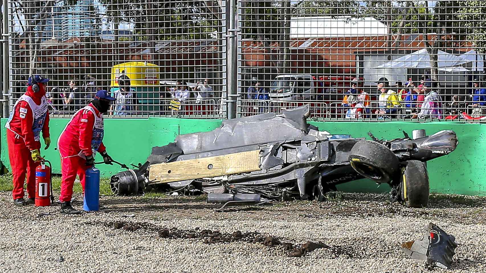 El McLaren Honda de Fernando Alonso, destrozado.