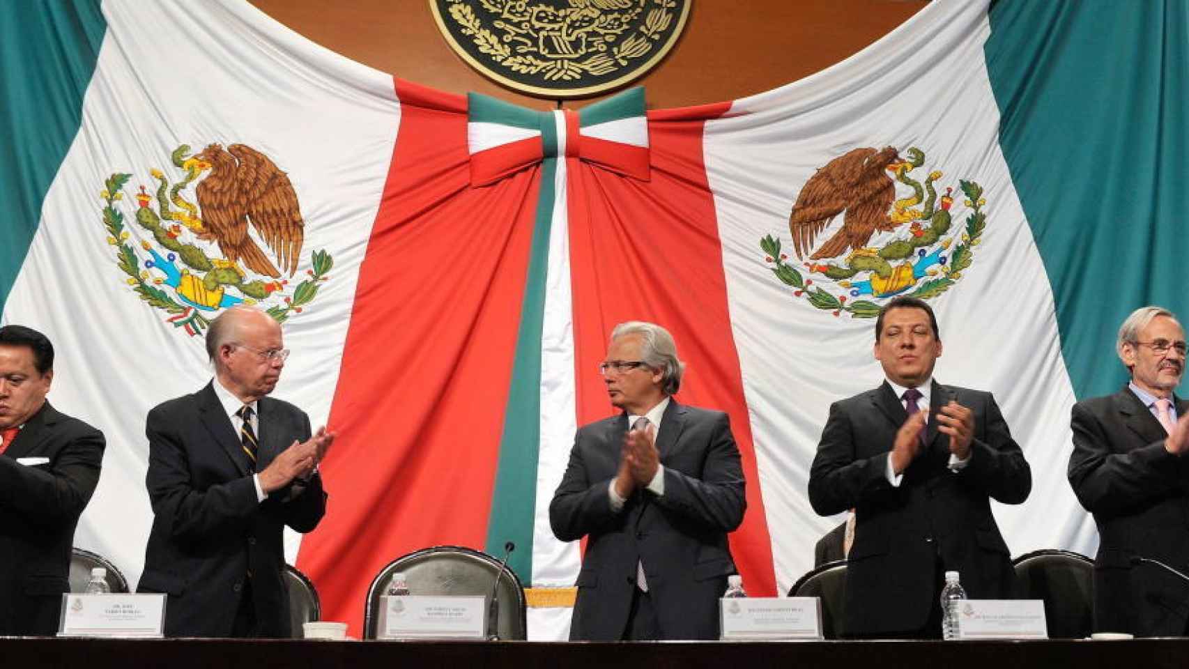 Baltasar Garzón (centro) y Antonio Navalón (a la derecha) en un acto celebrado en al Cámara mexicana en agosto de 2011