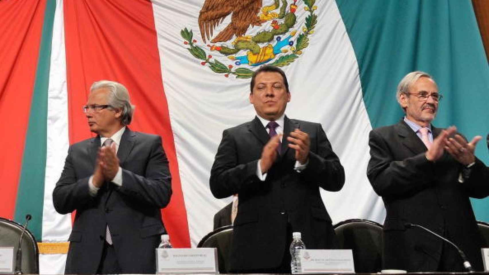 Garzón (izquierda) y  Navalón (derecha) en un acto celebrado en al cámara mexicana en agosto de 2011