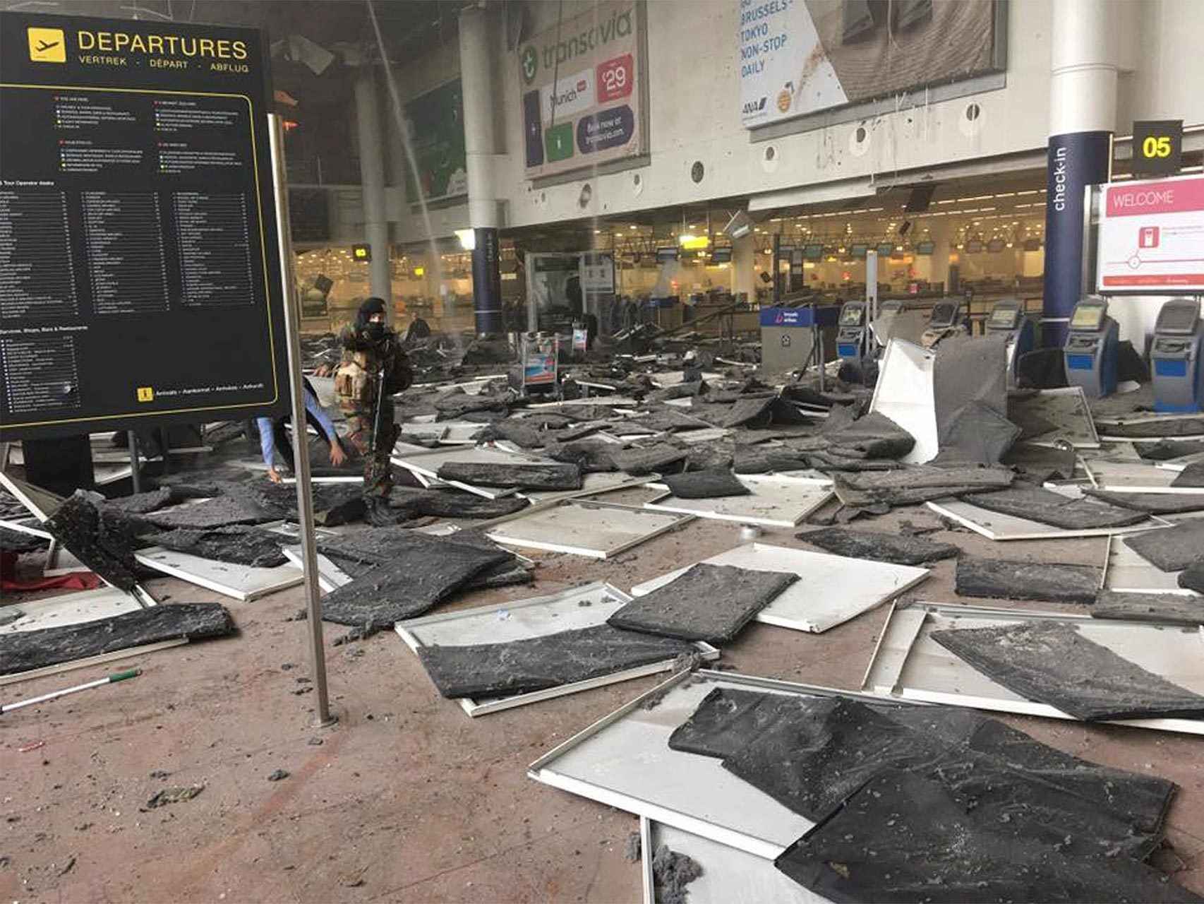 Estado en el que quedó el aeropuerto de Bruselas tras el ataque del martes.