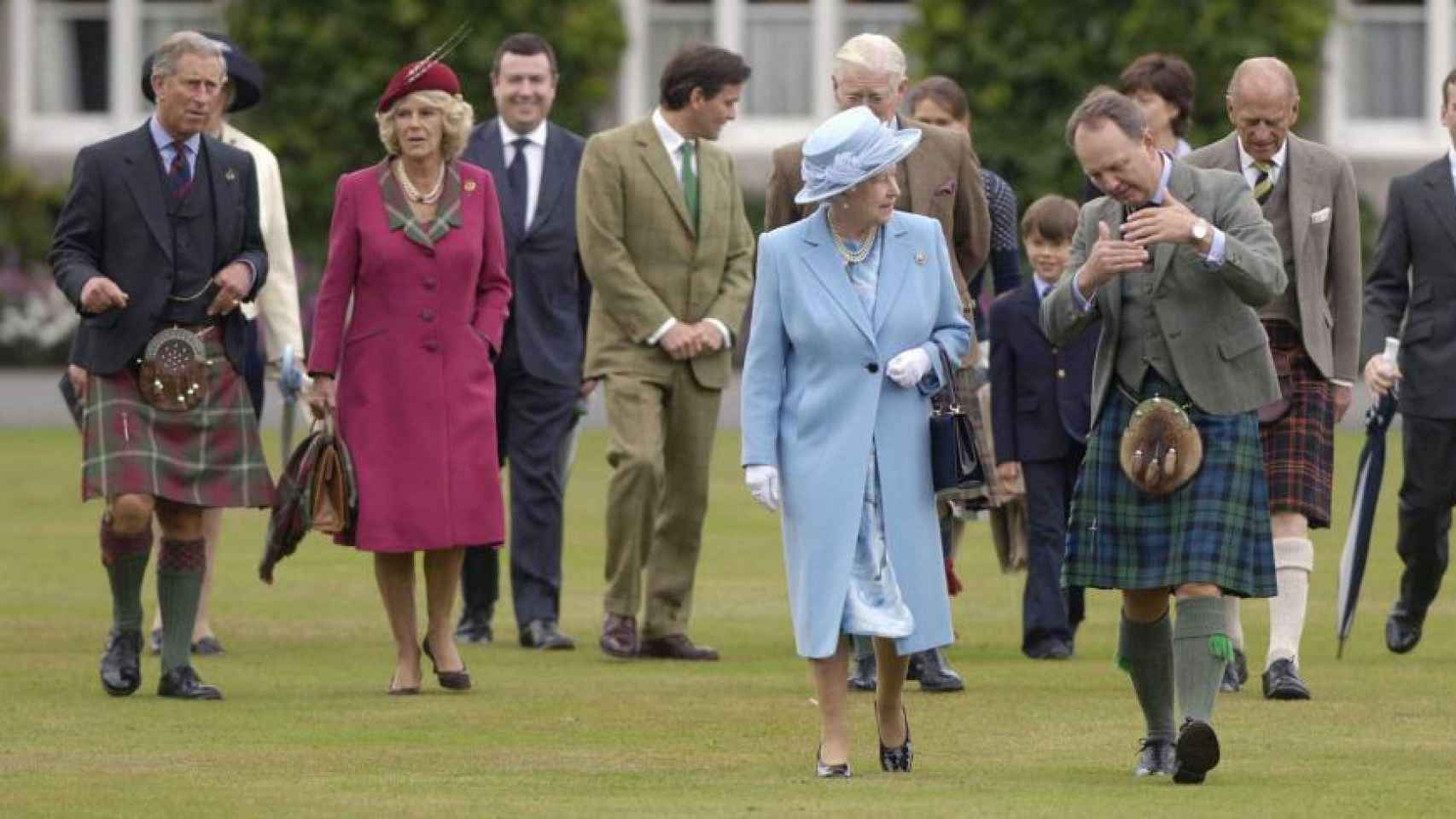 Isabel II en Balmoral con Carlos de Inglaterra, Camila Parker y Felipe de Edimburgo
