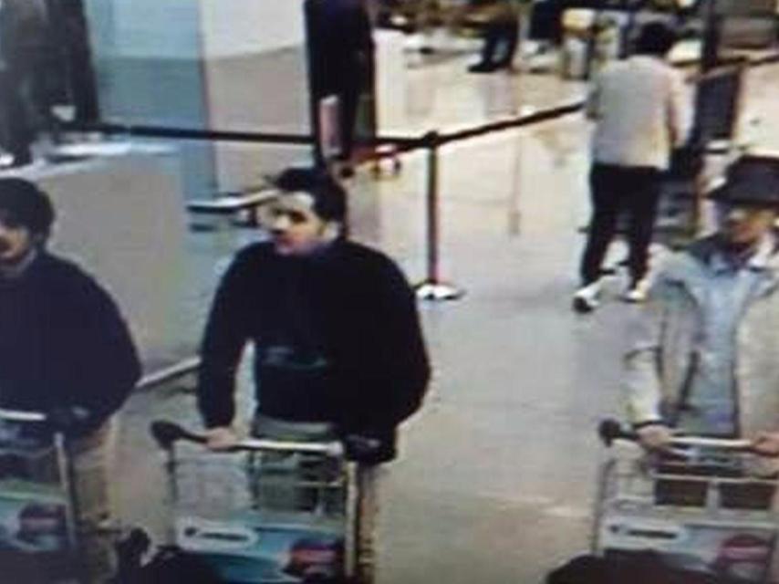 Los presuntos terroristas de Bruselas transportaban las bombas en sus maletas