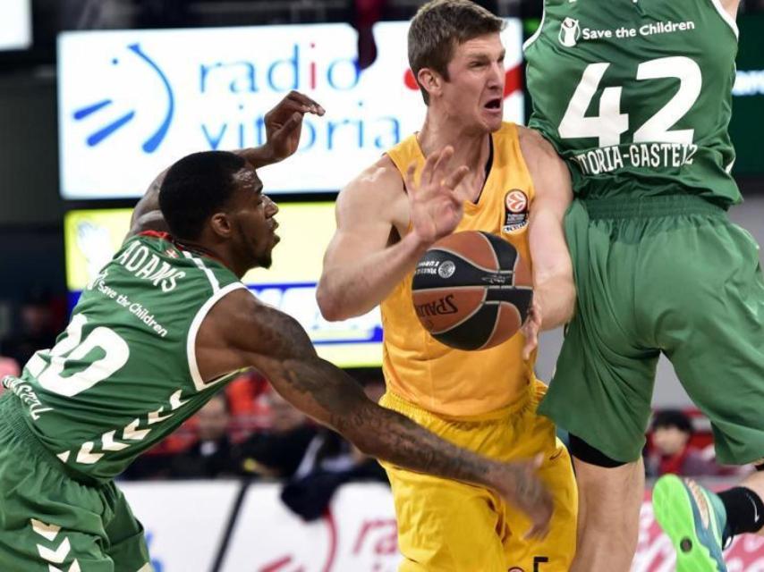 Justin Doellman en una jugada en el partido entre Laboral Kutxa y Barcelona