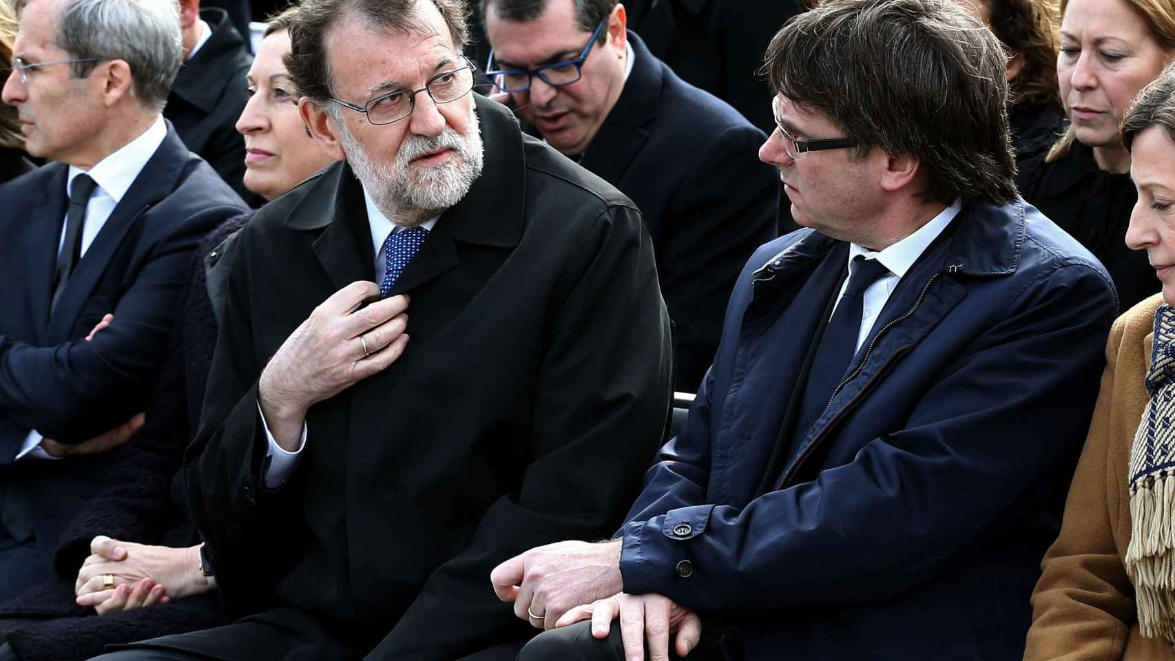Mariano Rajoy y Carles Puigdemont en el acto celebrado en el aeropuerto de El Prat