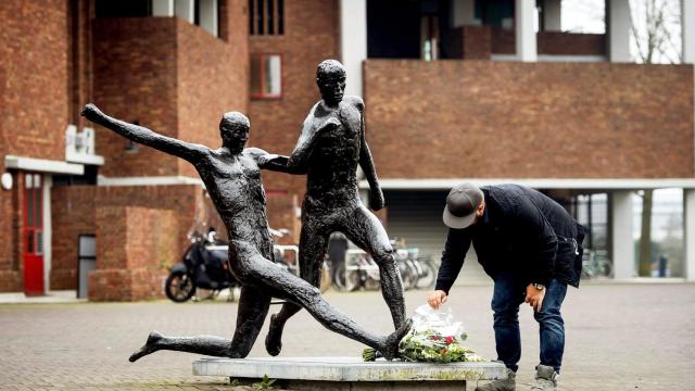 Estatua de Johan Cruyff.