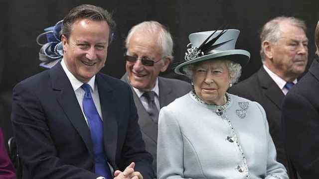David Cameron y la Reina Isabel II