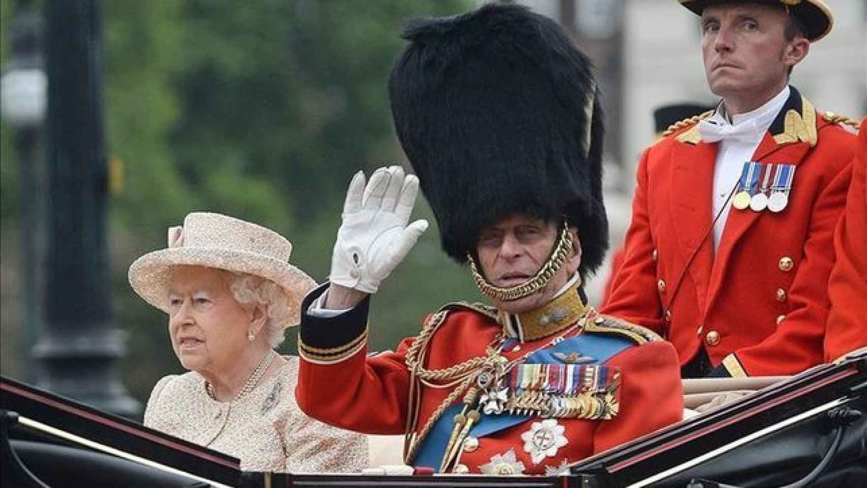 La Reina celebró su 89 cumpleaños con un desfile militar por las calles de Londres