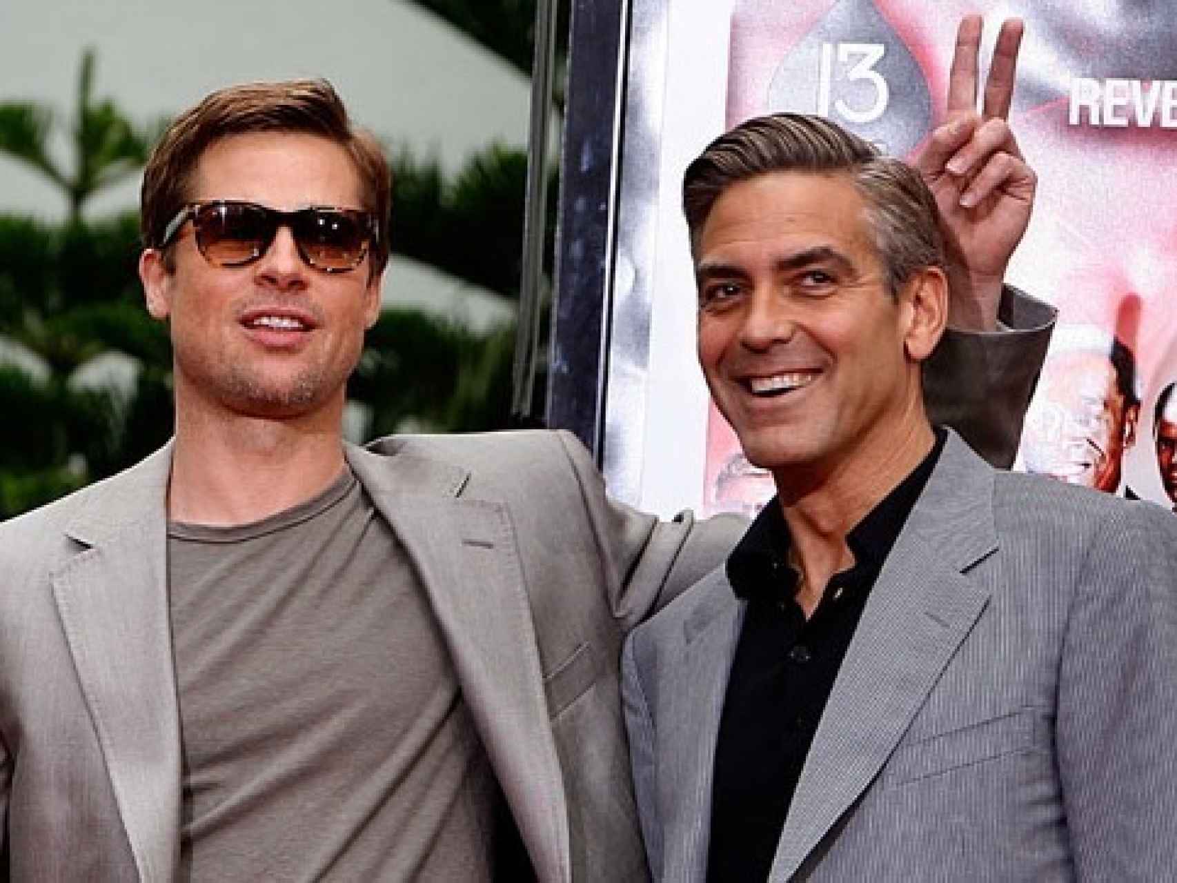 Brad Pitt y George Clooney bromean en la premier de Revenge