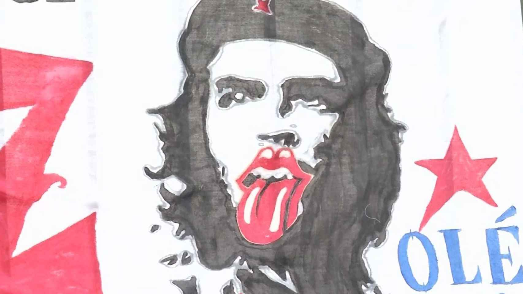 Una imagen del Che, con el icono de los Rolling.