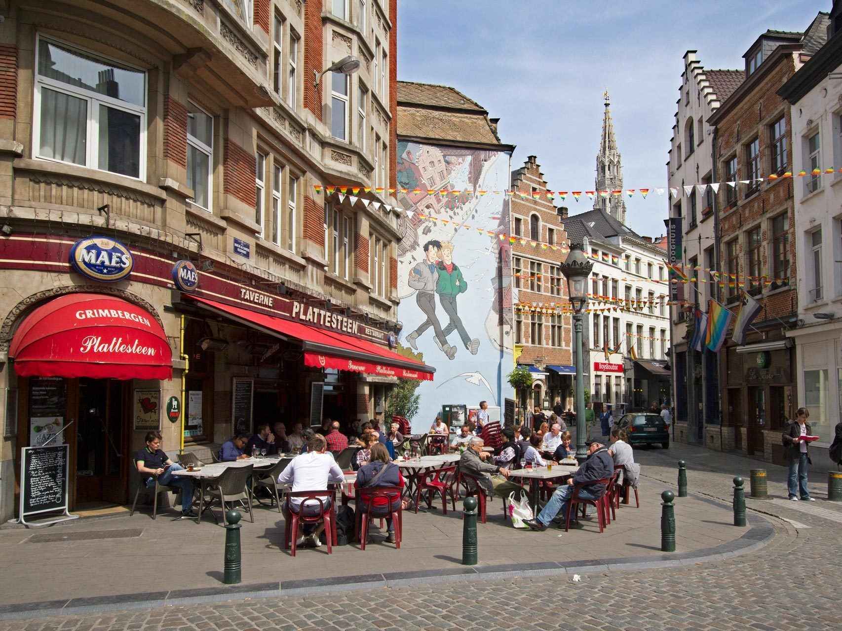 El ambiente relajado en una terraza del centro de Bruselas fotografiada en mayo de 2011.