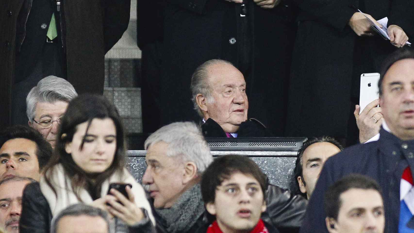 El Rey emérito en el Vicente Calderón el pasado 15 de marzo disfrutando de un partido de Champions