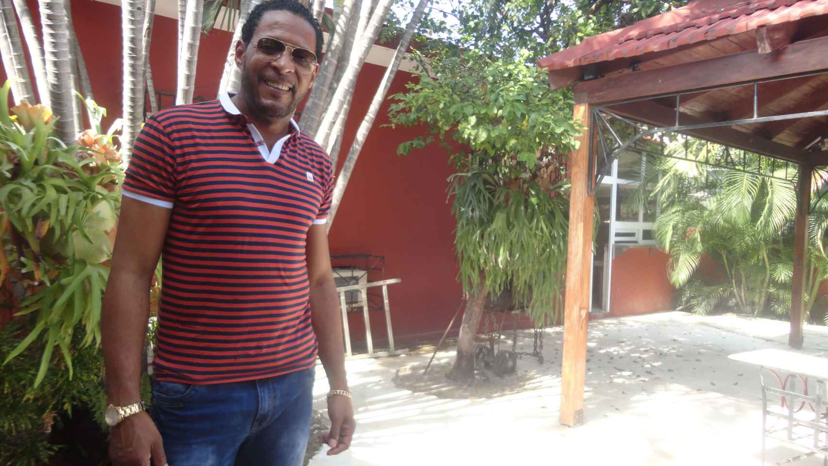 Javier Sotomayor en su casa de La Habana.