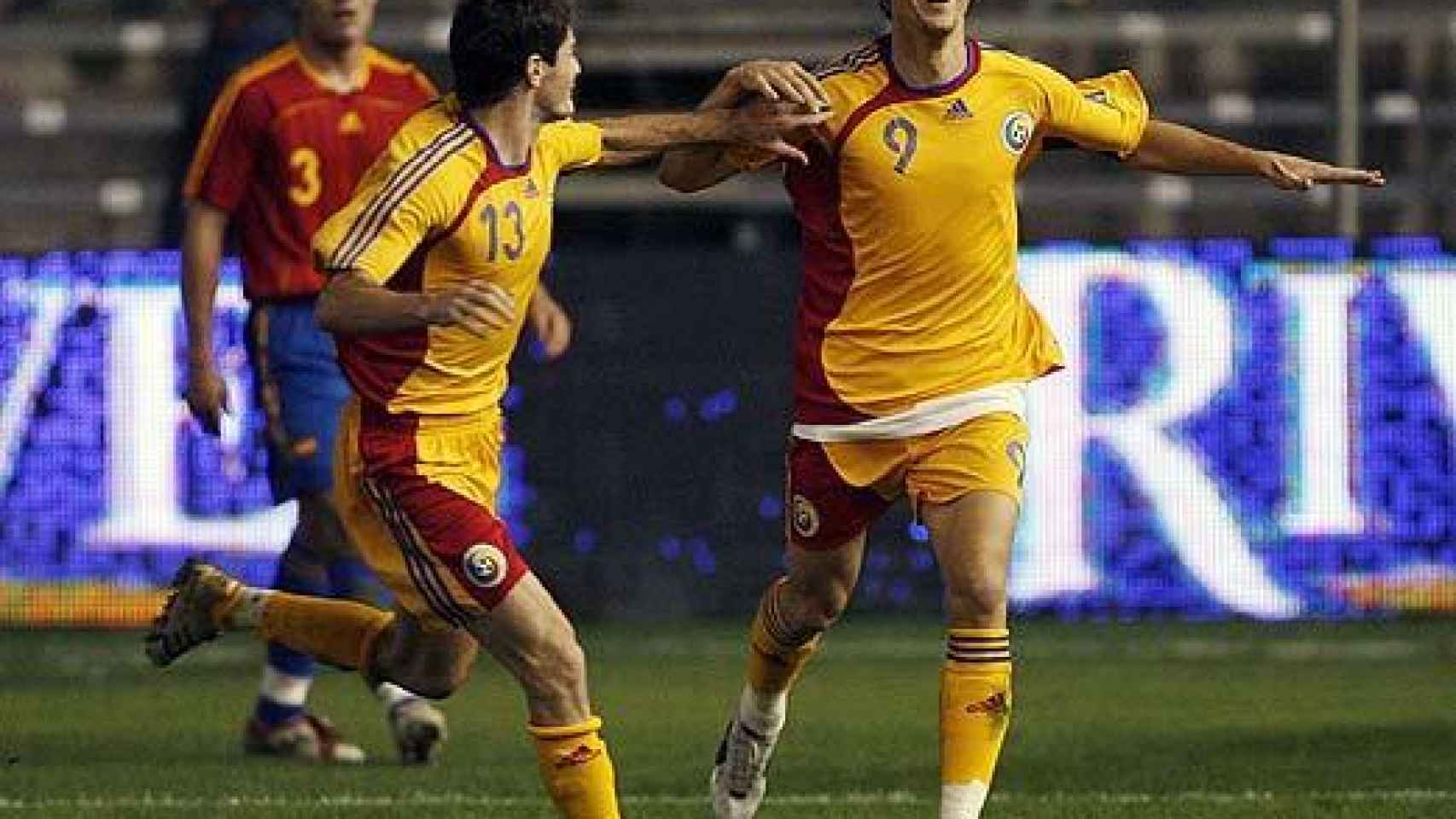 Marica celebra su gol en el España - Rumanía de 2006