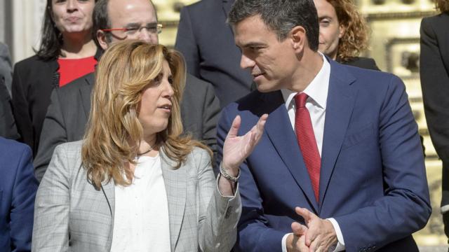 Susana Díaz y Pedro Sánchez, en las escaleras del Congreso antes de la campaña electoral