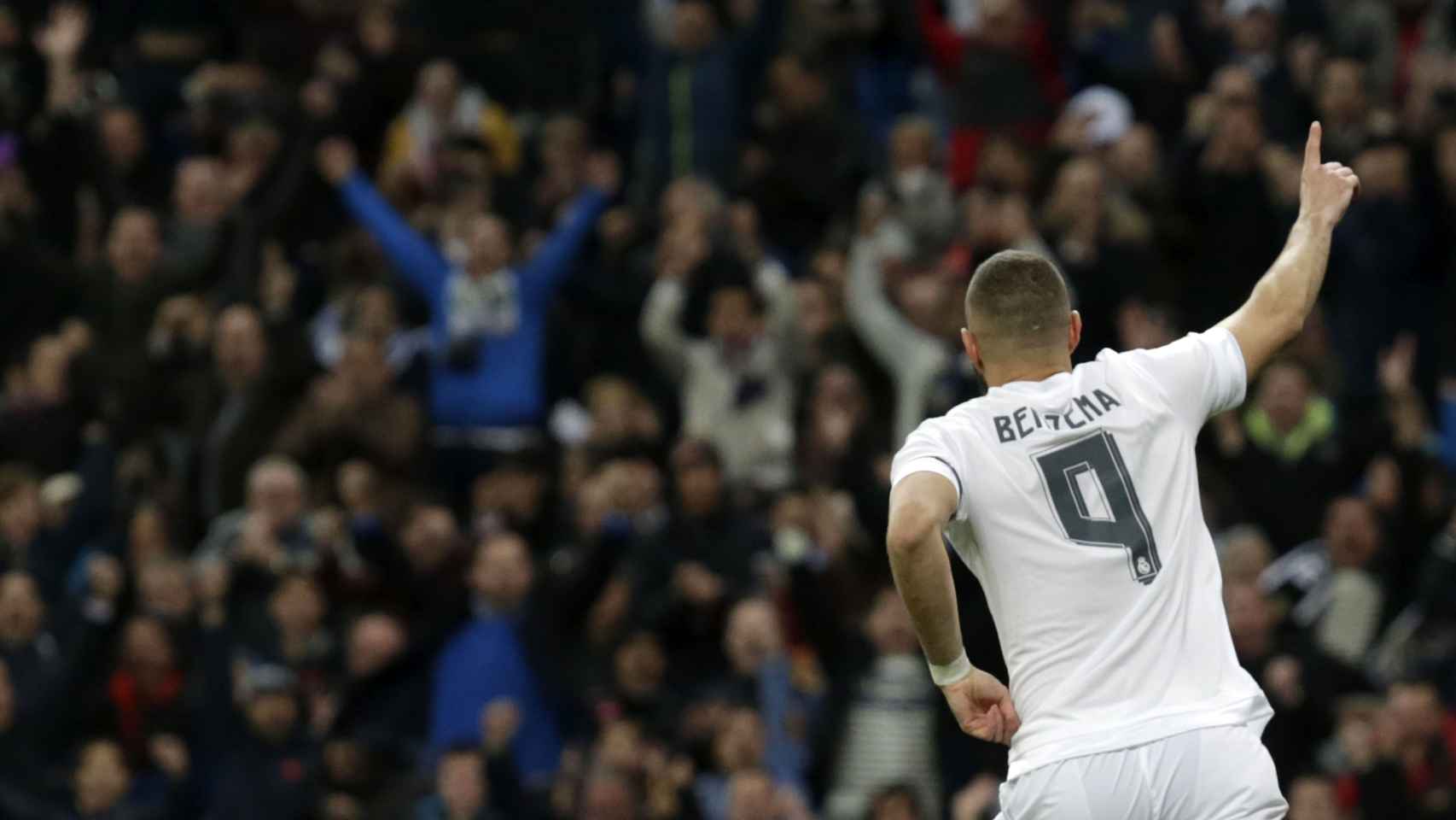 Benzema celebra un gol en la presente temporada