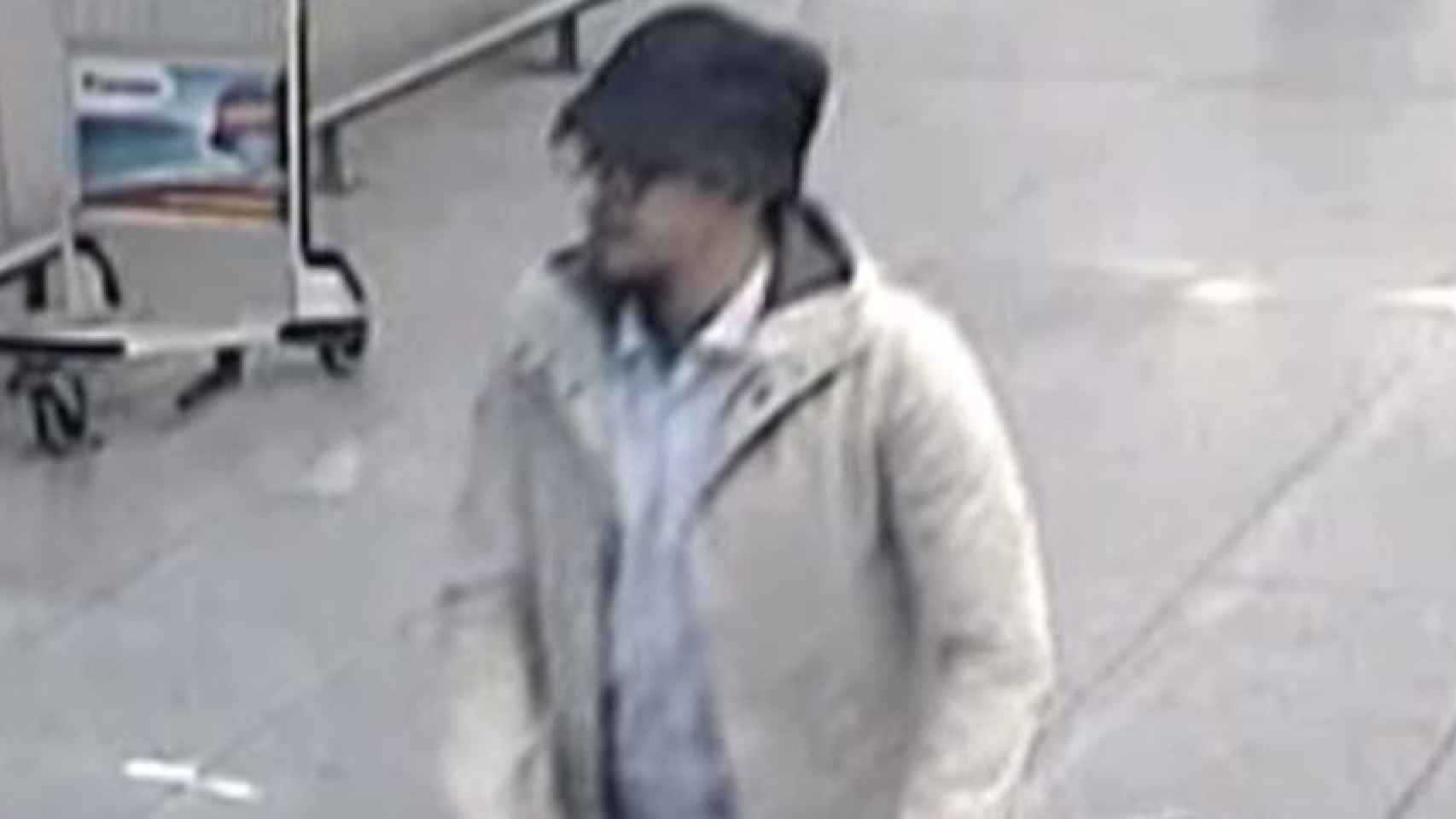 La Policía belga pide colaboración para identificar al hombre del sombrero