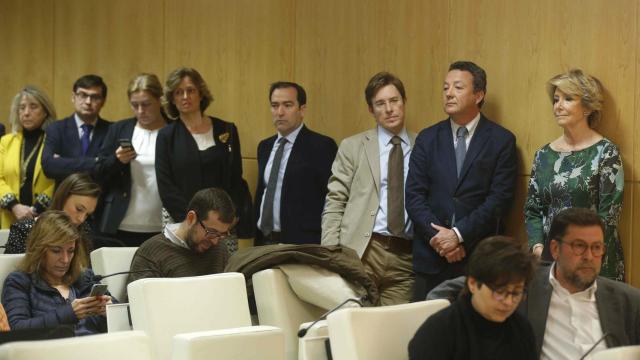 Los concejales del PP en la rueda de prensa de Carmena y Causapié