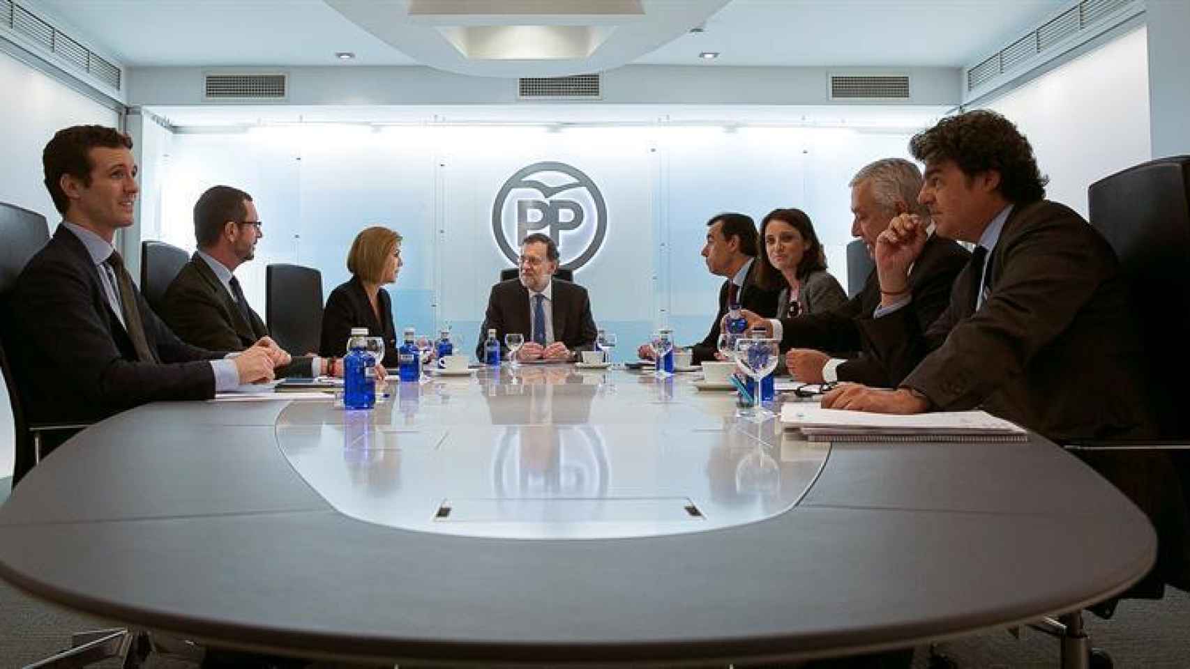 El comité de dirección del PP. Andrea, que no Eva, Levy es la segunda a la izquierda de Rajoy.