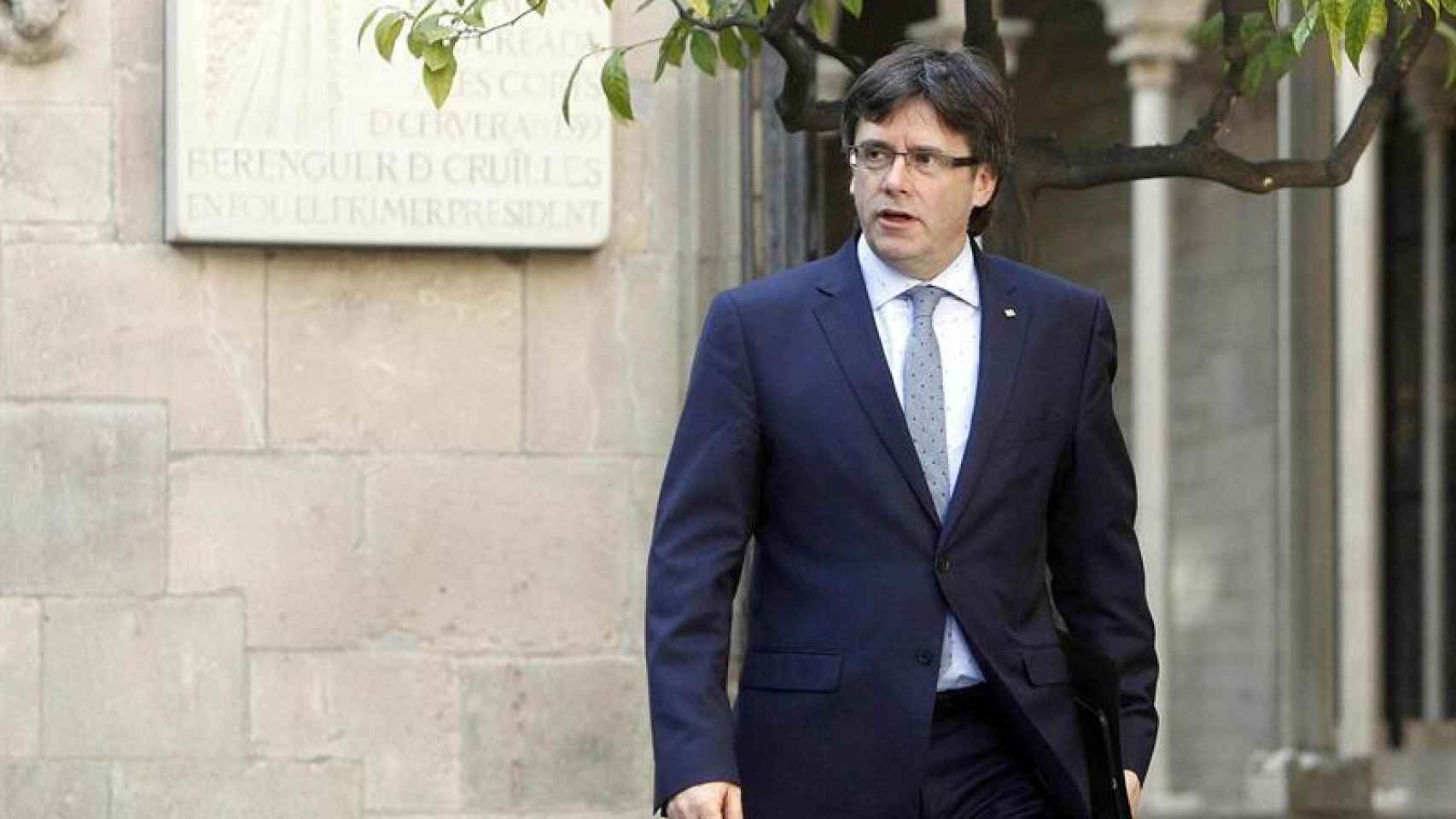 Carles Puigdemont llega a la reunión de la Mesa del Parlament.