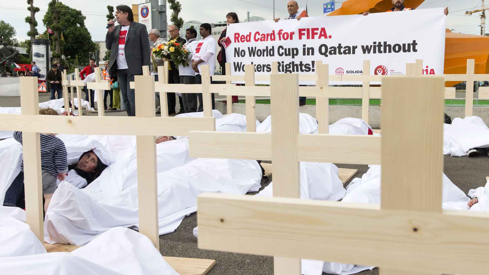 Varios activistas ya realizaron campañas contra la FIFA en su sede de Suiza.