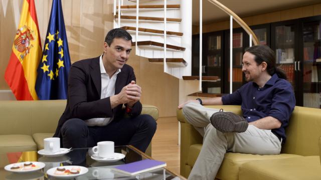 Pedro Sánchez y Pablo Iglesias durante su reunión en el Congreso.