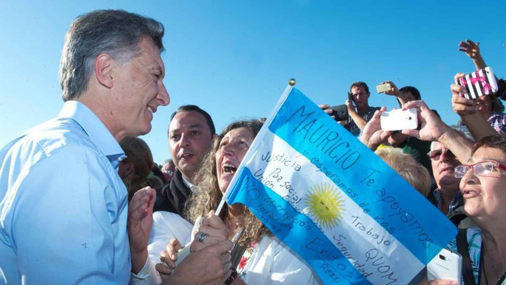 Mauricio Macri durante la inauguración de un puente en la localidad de Exaltación de la Cruz.