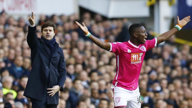 Pochettino da órdenes y Max Gradel se queja.