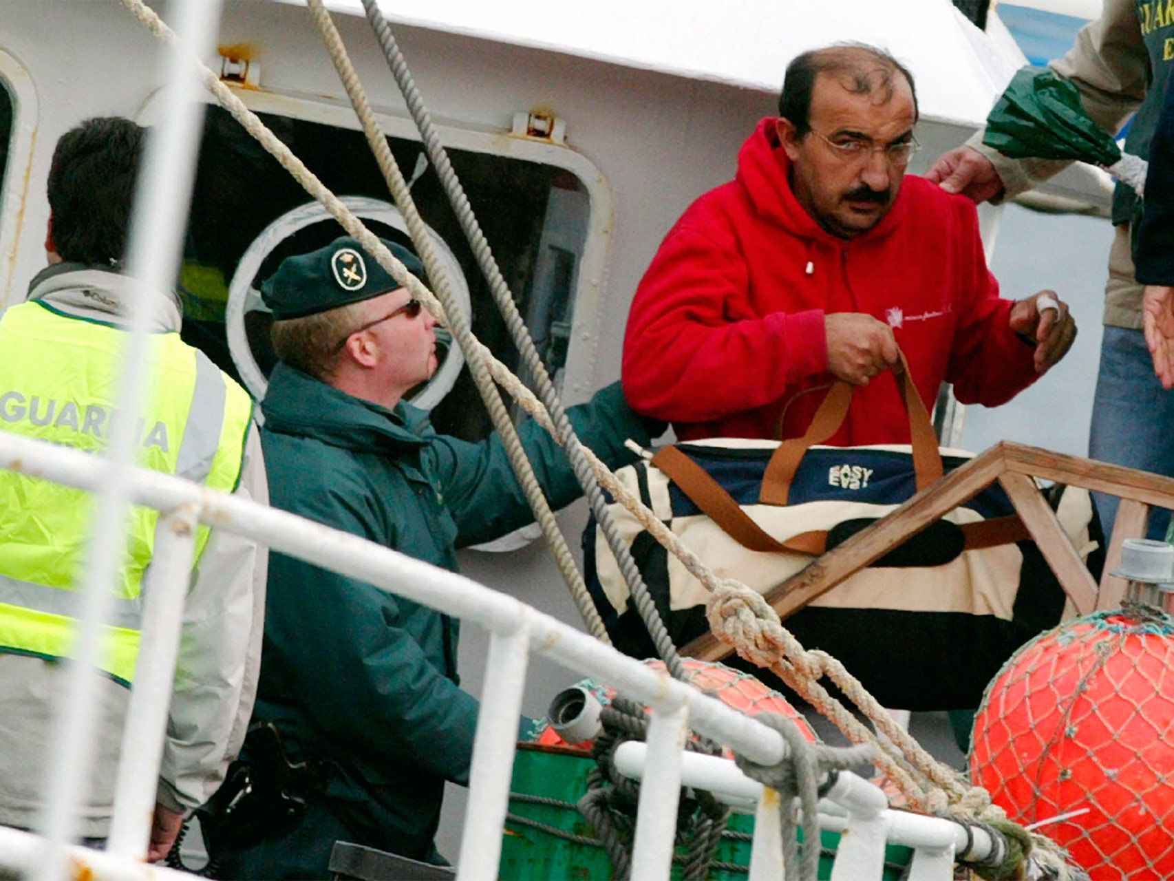 Alberto Martinez Gonzalez, propietario del barco Nuevo Salmon, es arrestado en marzo de 2006 por un alijo de cocaína.