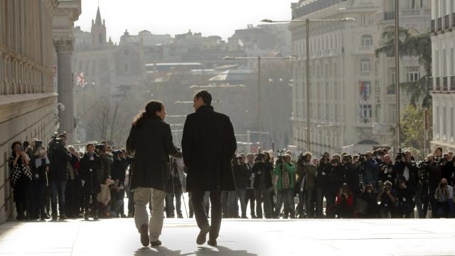 Los líderes del PSOE, Pedro Sánchez, y de Podemos, Pablo Iglesias, a su llegada al Congreso