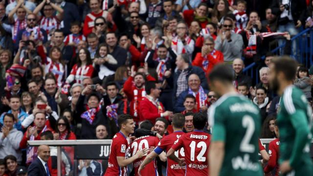 El Atlético celebra un gol ante el Betis.